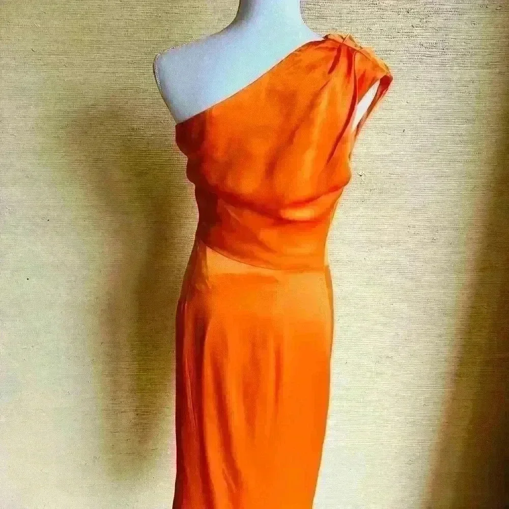 Elliatt Zelda Satiny One Shoulder Dress - Picture 7 of 9